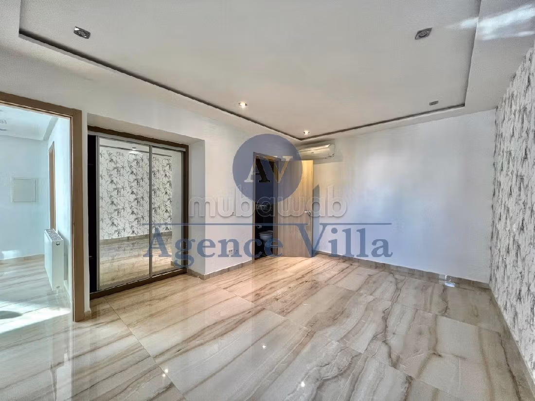 Straordinaria casa di lusso in affitto a La Marsa. 5 ampi locali. Ammobiliato