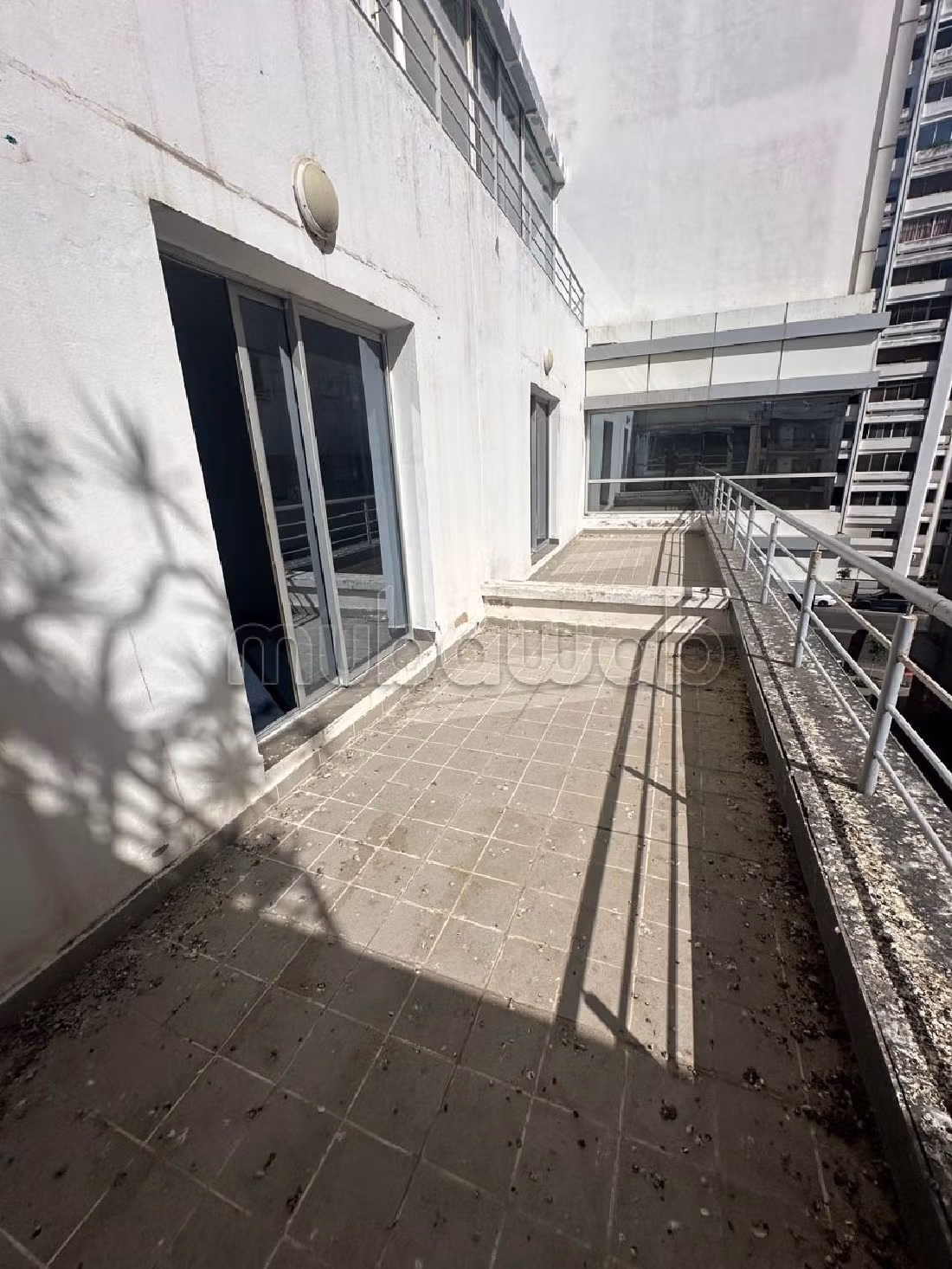 Kantoorruimte beschikbaar in Anfa. Oppervlakte 700 m². Airconditioning en conciërge