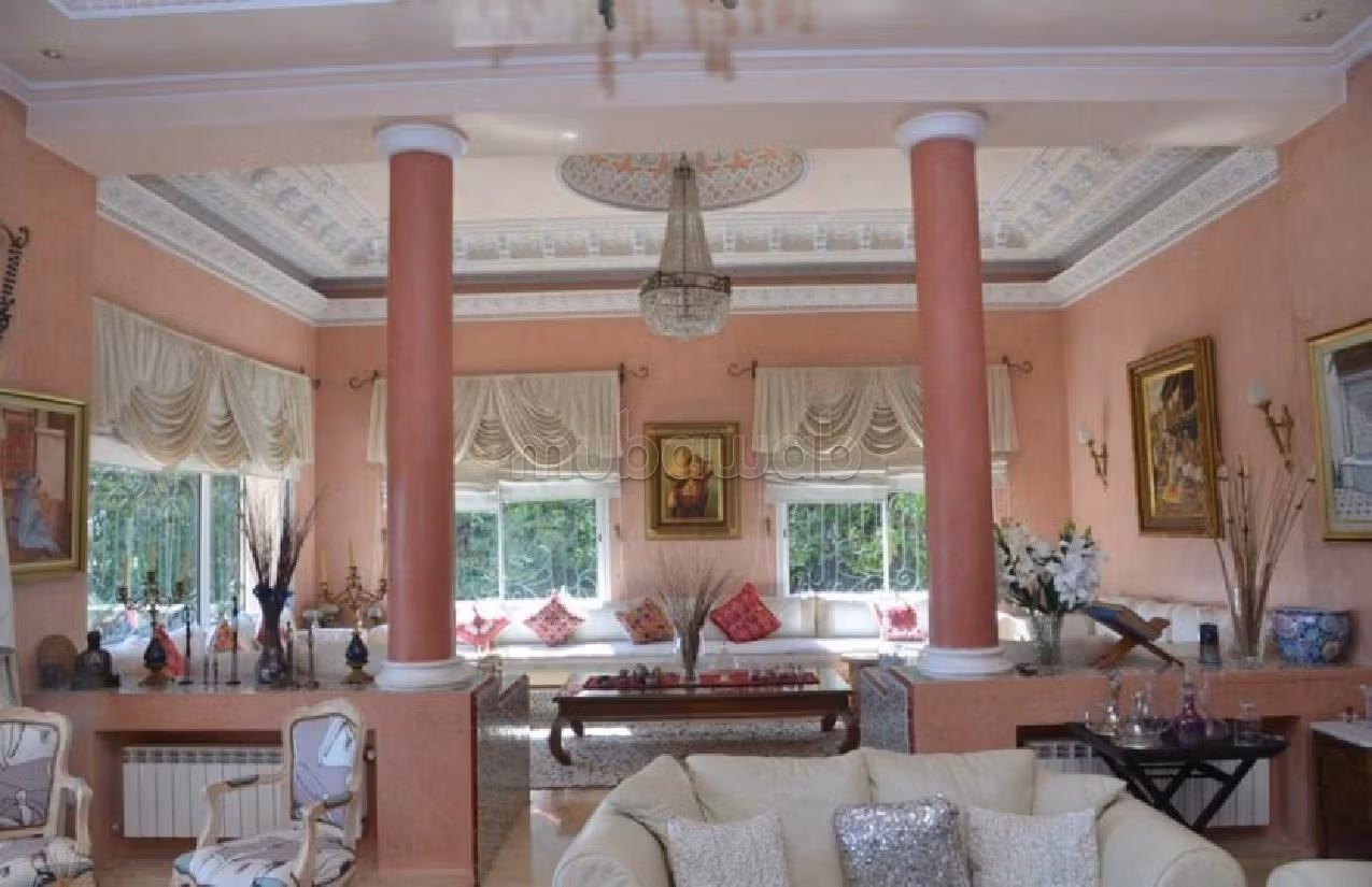 فيلا فخمة للايجار بطنجة. 3 غرف جميلة. المرآب والشرفة