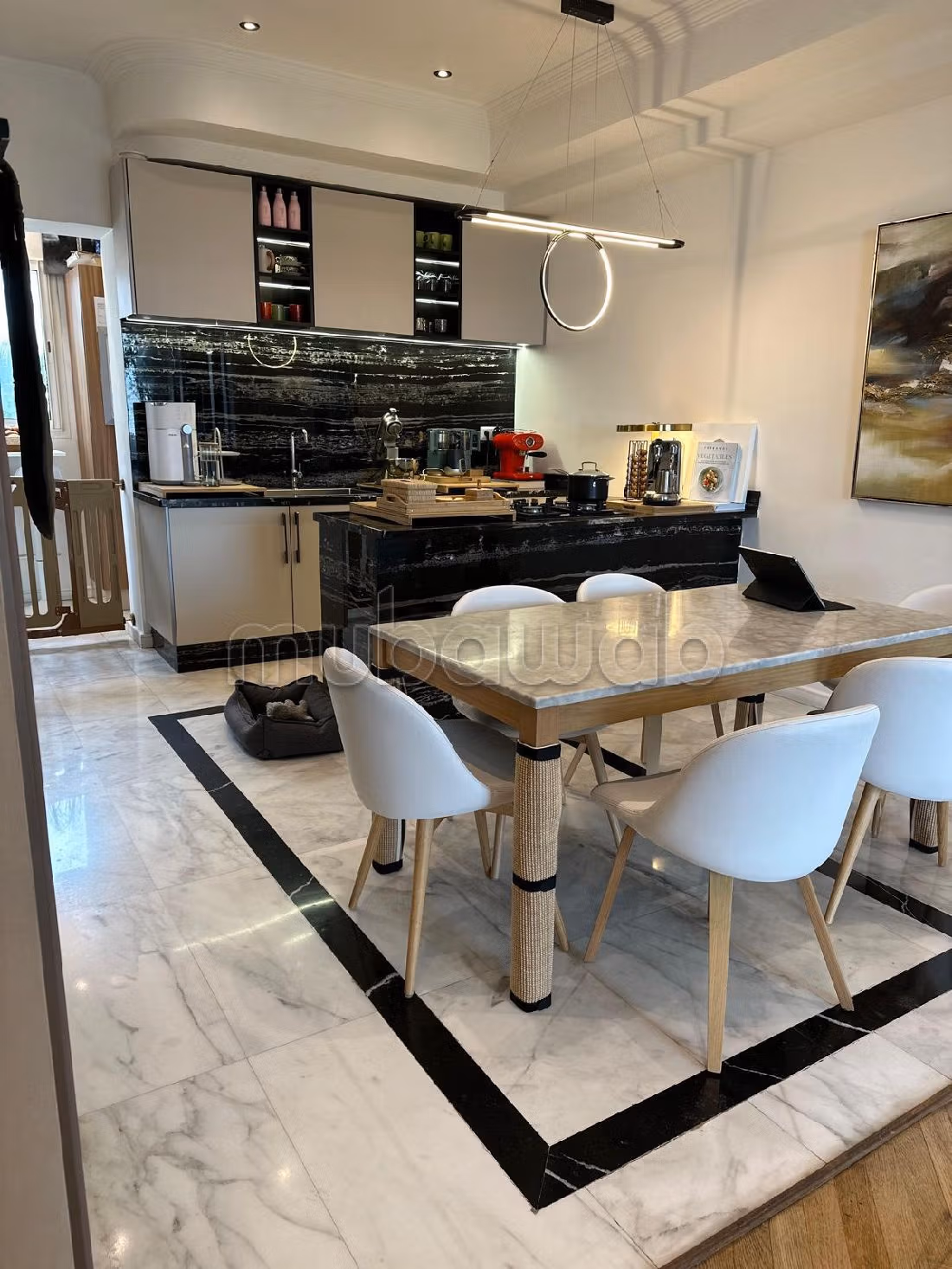 بيع عقار بوسط المدينة. المساحة الكلية 180 م². 