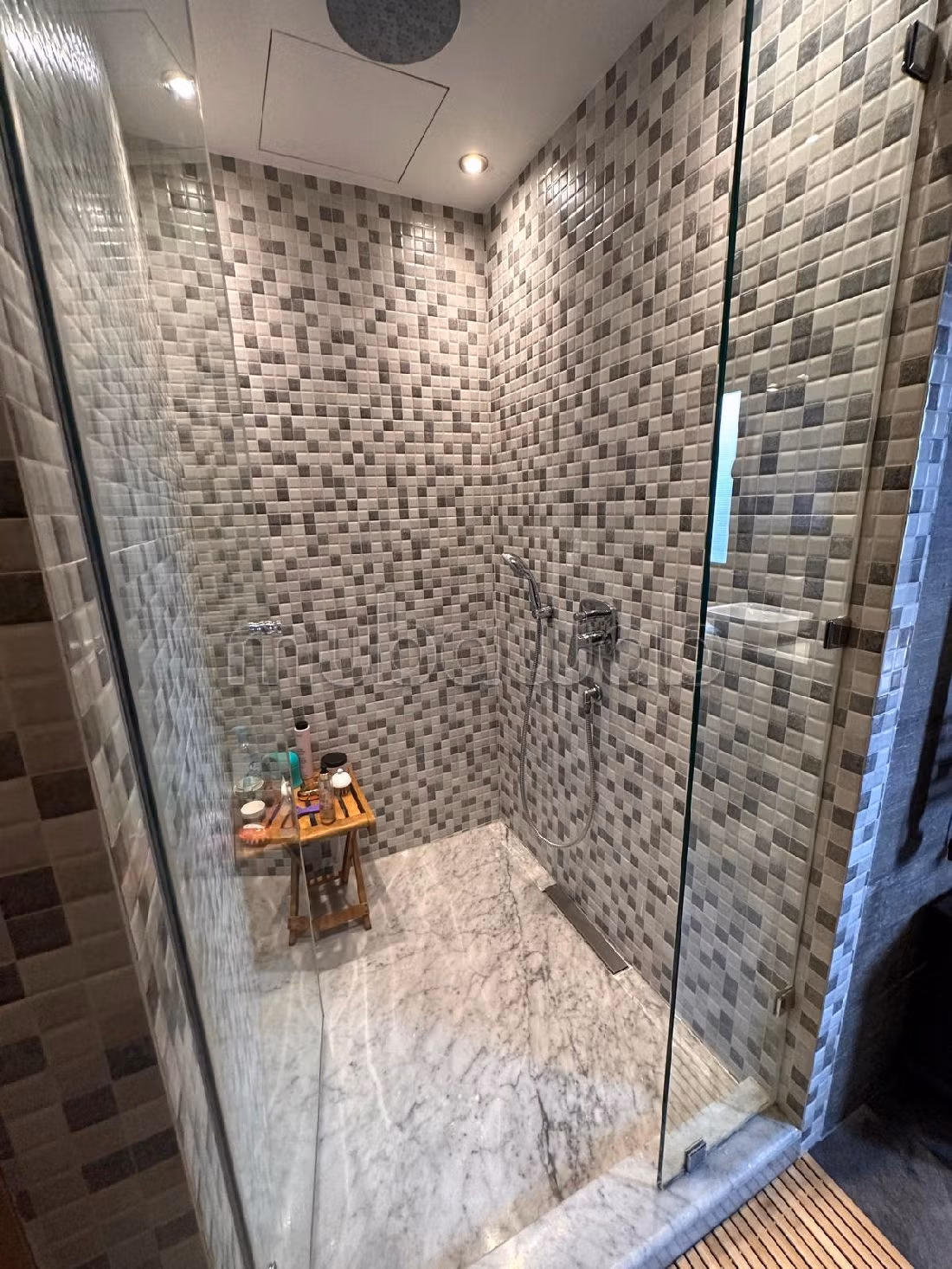 بيع عقار بوسط المدينة. المساحة الكلية 180 م². 