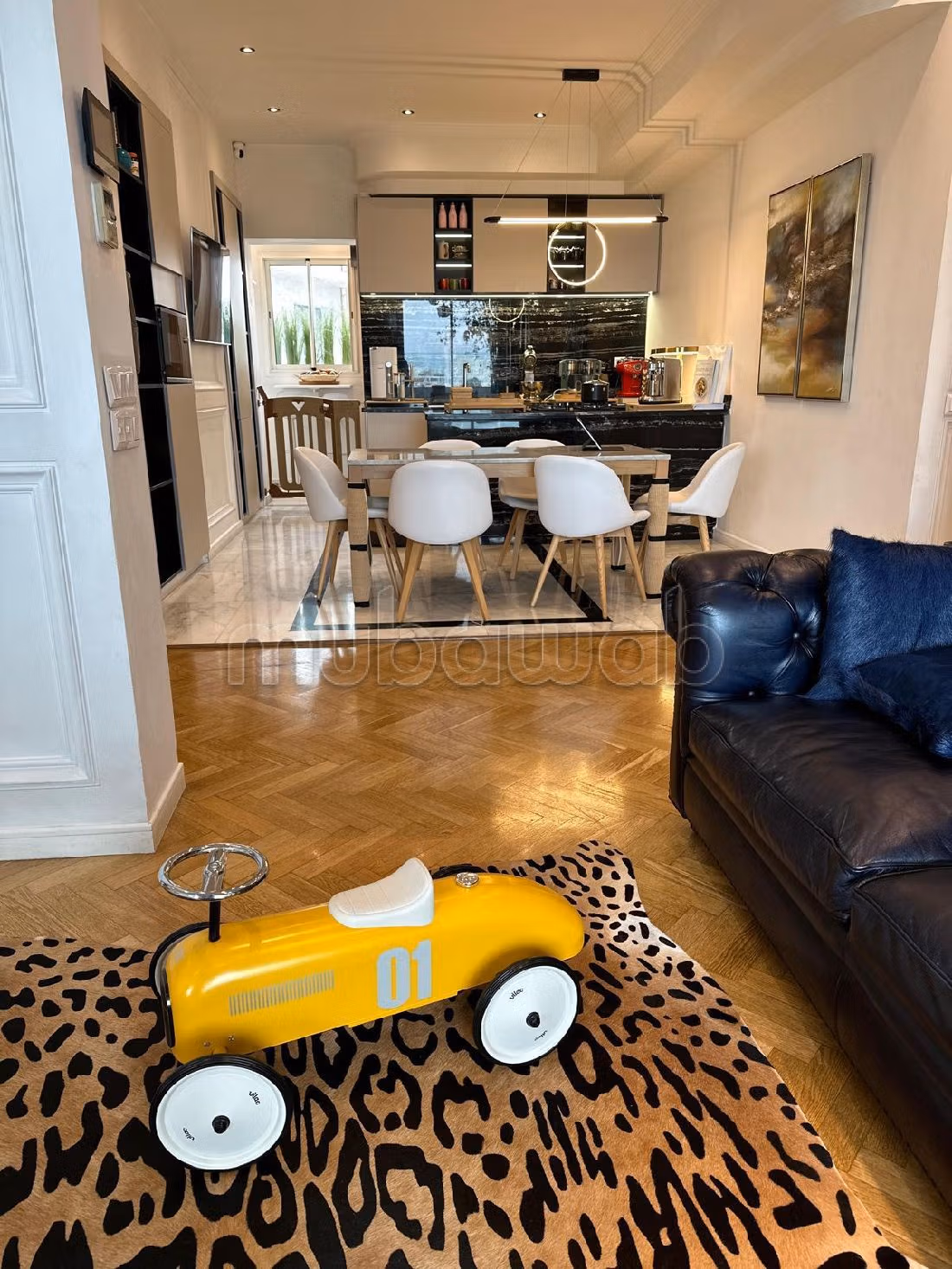 بيع عقار بوسط المدينة. المساحة الكلية 180 م². 