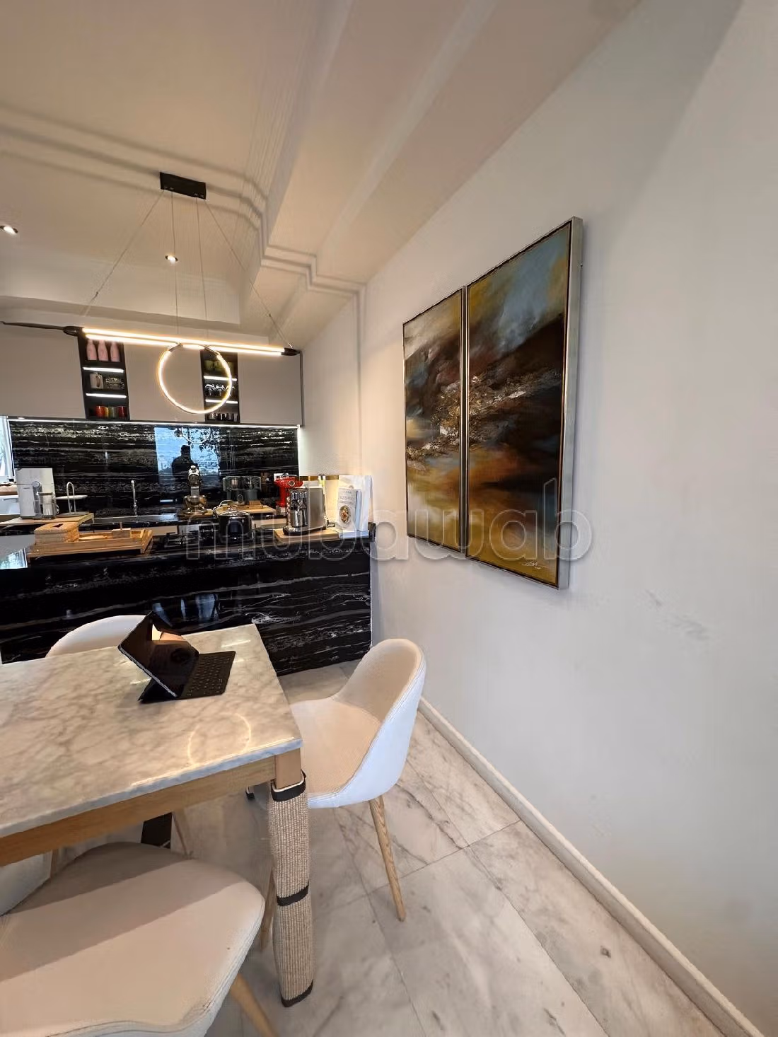 بيع عقار بوسط المدينة. المساحة الكلية 180 م². 