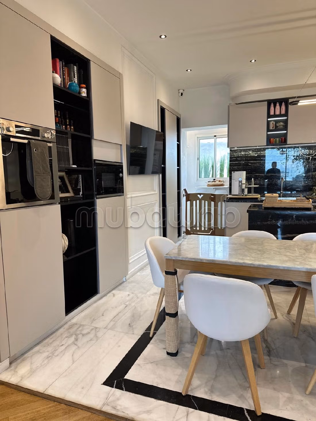 بيع عقار بوسط المدينة. المساحة الكلية 180 م². 