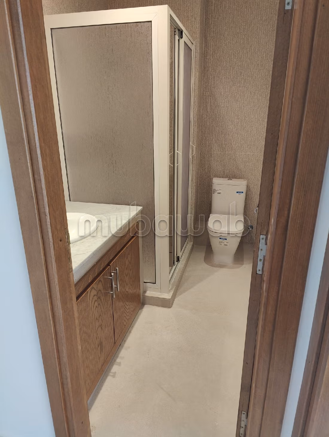 شقة للكراء بفال فلوري. 3 قطع. صالة أصيلة ، طبق الأقمار الصناعية. 