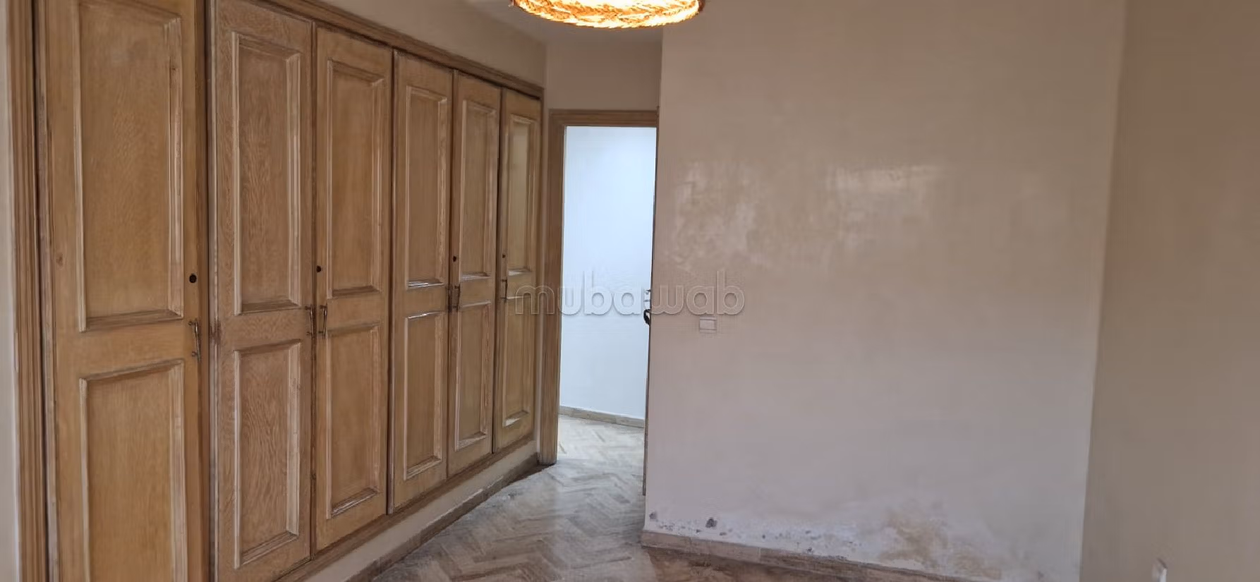 شقة للكراء بفال فلوري. 3 قطع. صالة أصيلة ، طبق الأقمار الصناعية. 