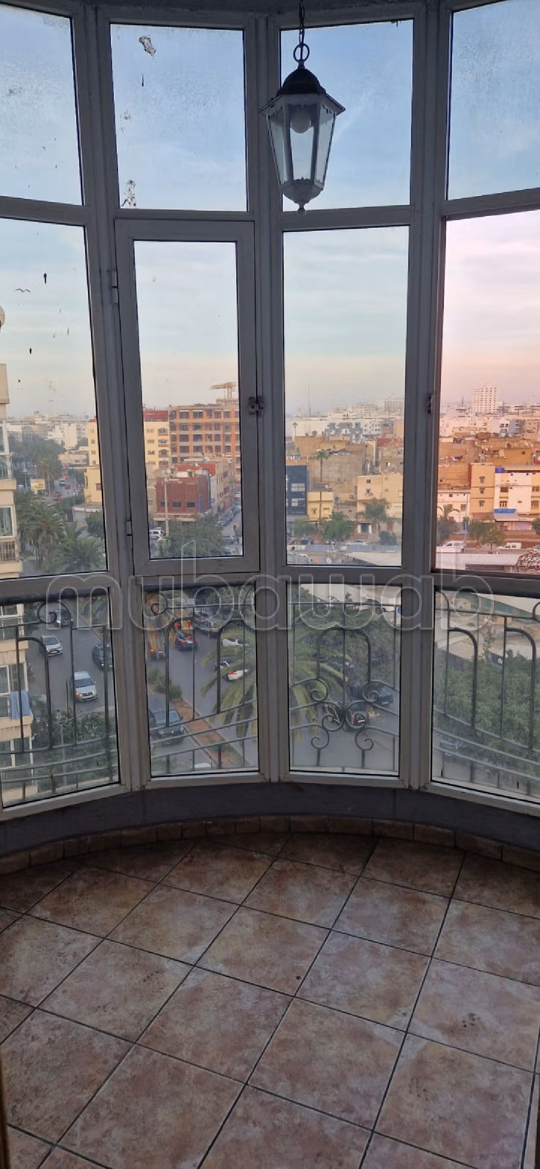 شقة للكراء بفال فلوري. 3 قطع. صالة أصيلة ، طبق الأقمار الصناعية. 