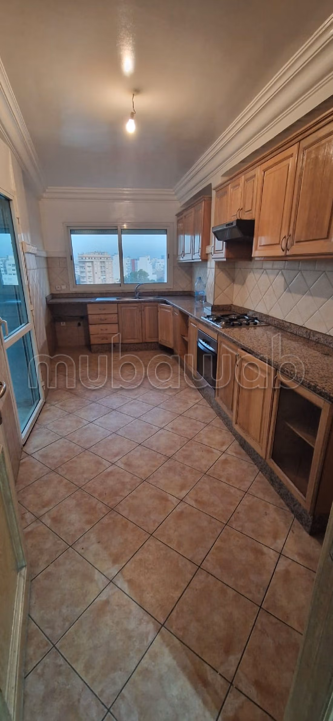 شقة للكراء بفال فلوري. 3 قطع. صالة أصيلة ، طبق الأقمار الصناعية. 