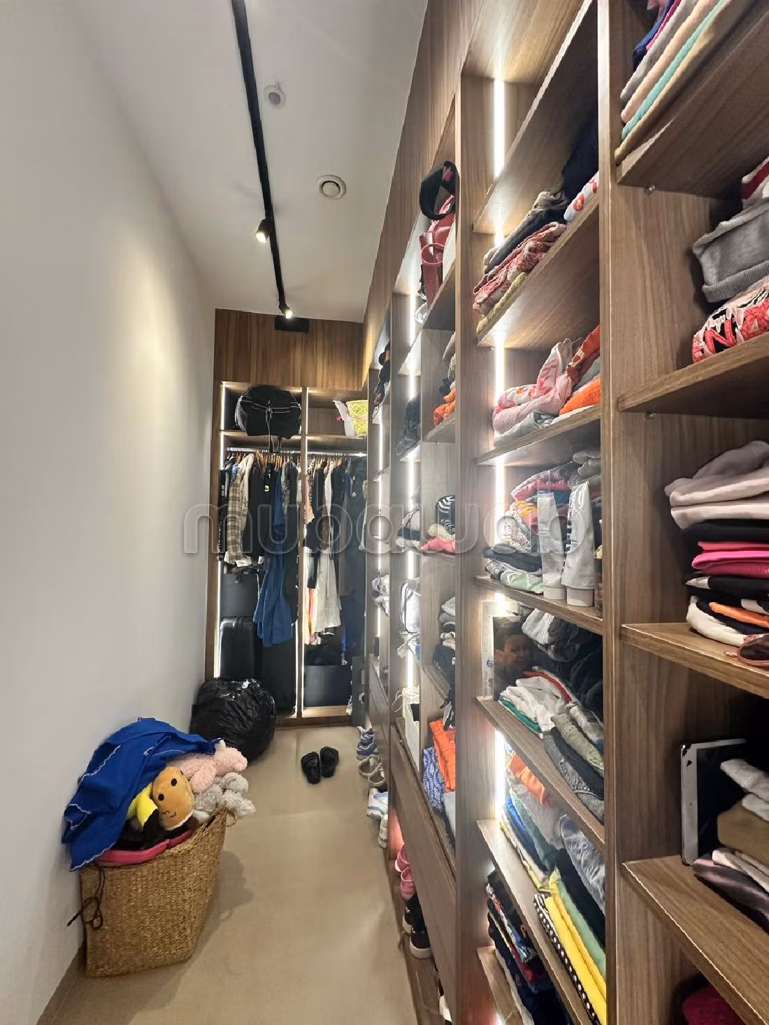 Splendid villa for sale in Route de Ouarzazate. 6 large living areas. Well decorated. 