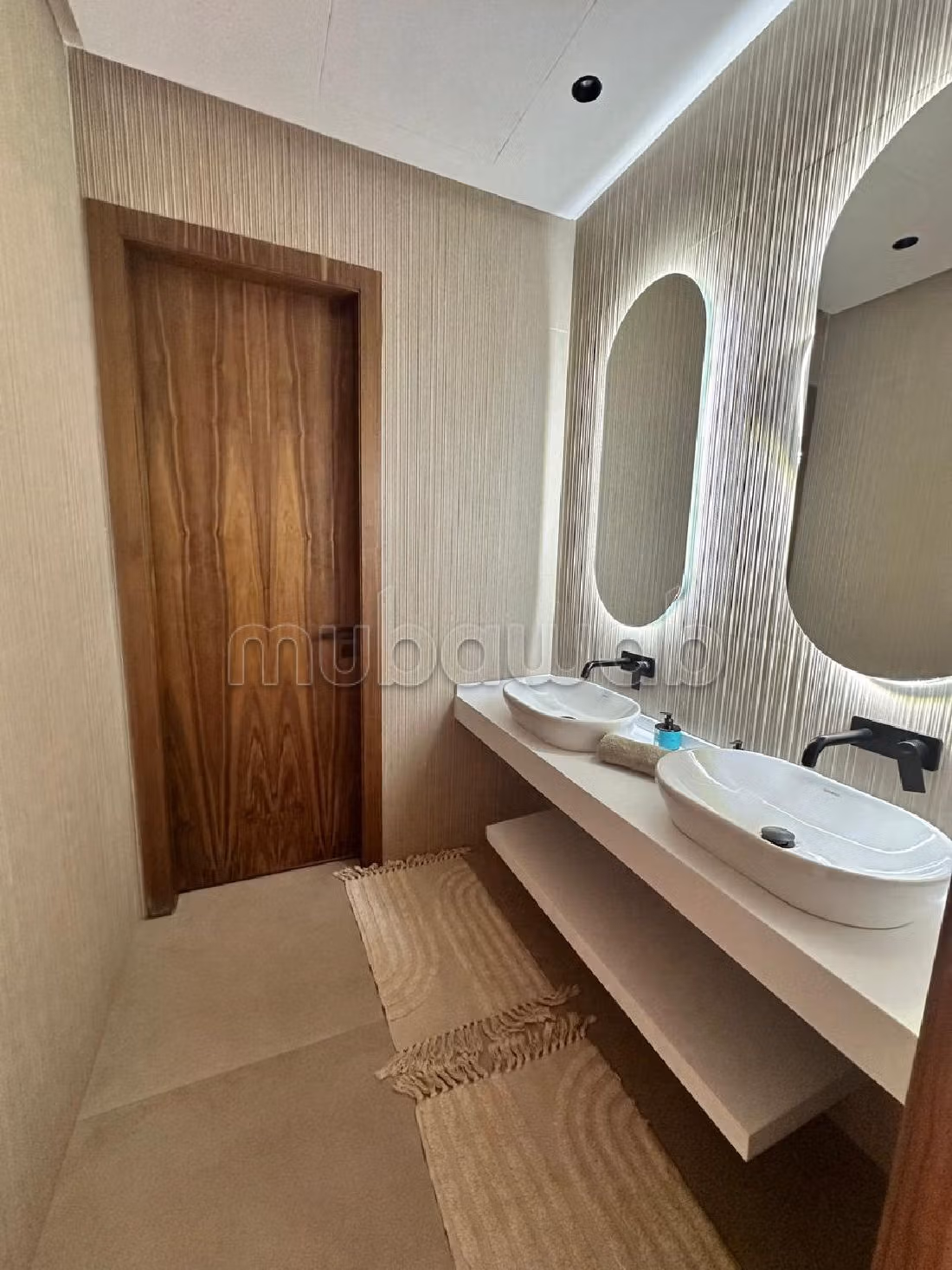 Splendid villa for sale in Route de Ouarzazate. 6 large living areas. Well decorated. 