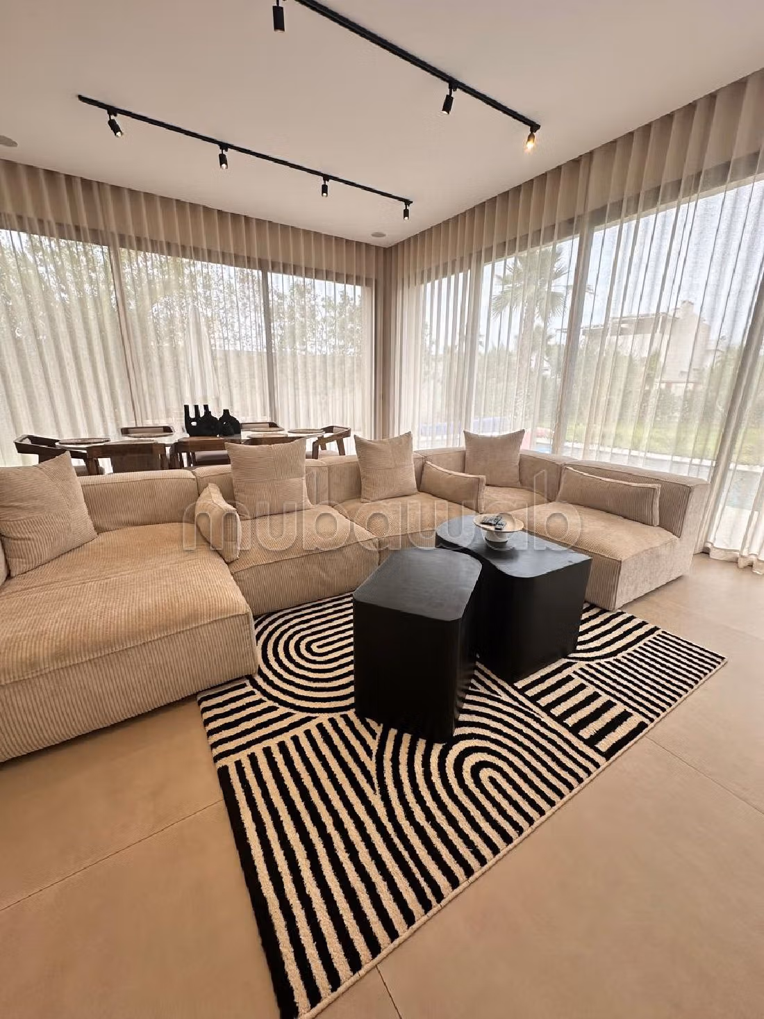 Splendid villa for sale in Route de Ouarzazate. 6 large living areas. Well decorated. 