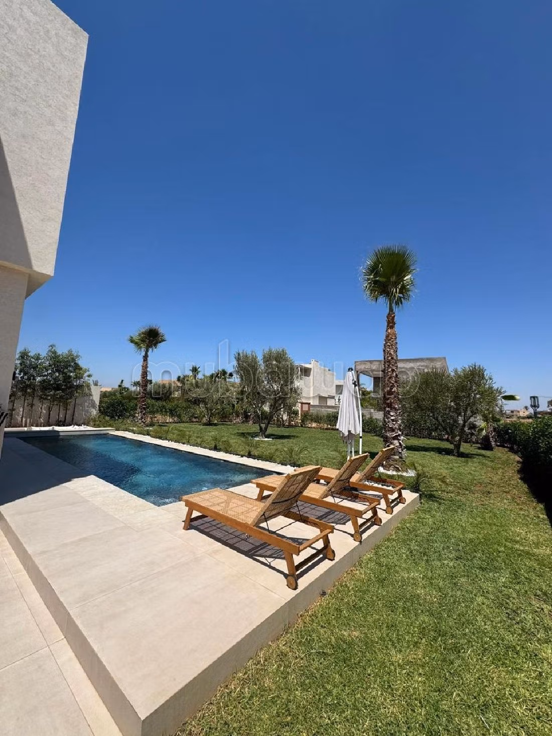 Splendid villa for sale in Route de Ouarzazate. 6 large living areas. Well decorated. 