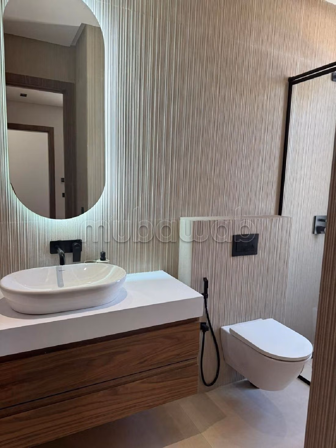 Splendid villa for sale in Route de Ouarzazate. 6 large living areas. Well decorated. 