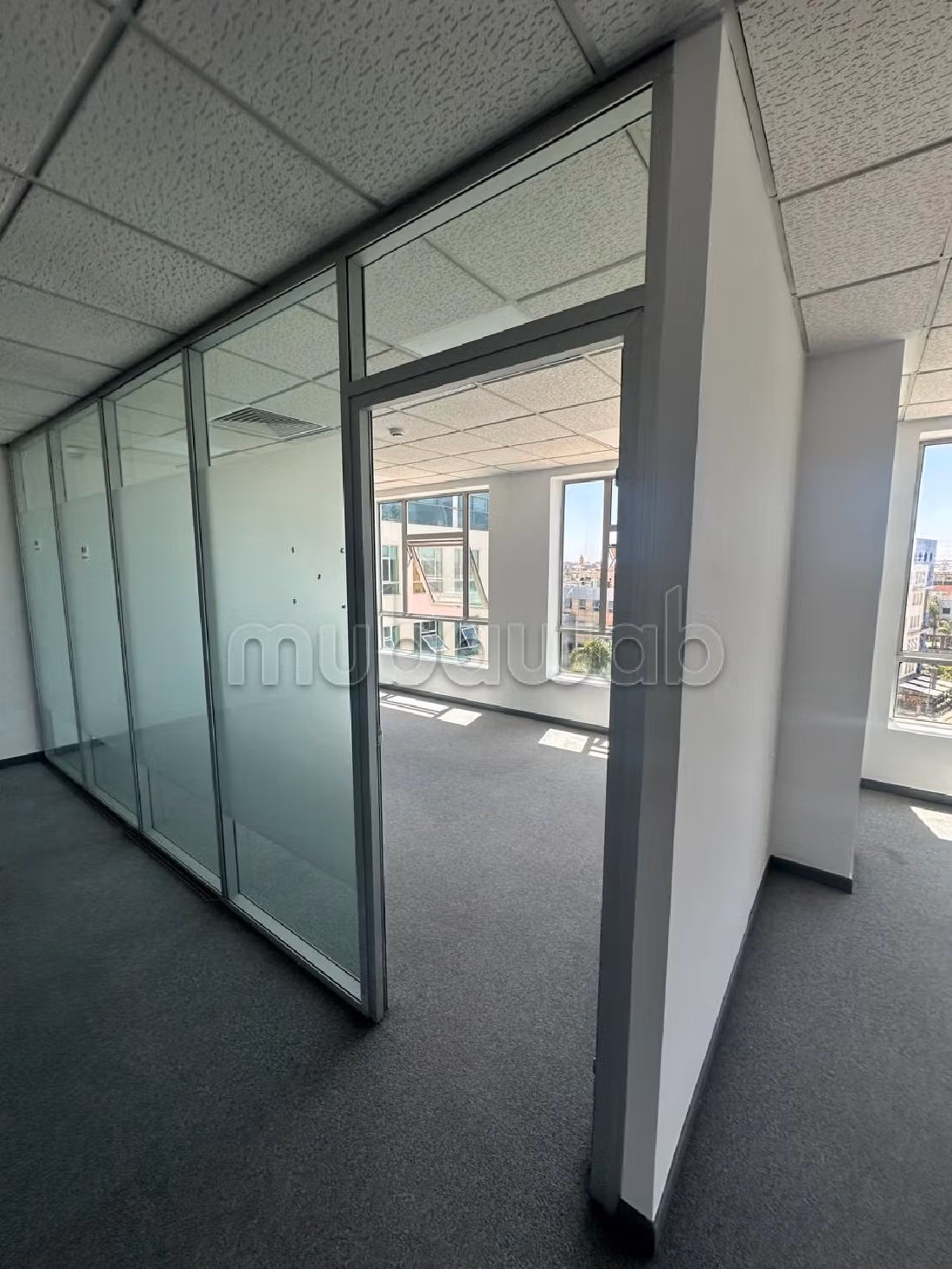 Offices for rent in Sidi Maârouf. Small area 900 m². Double glazed window, Central air conditioning