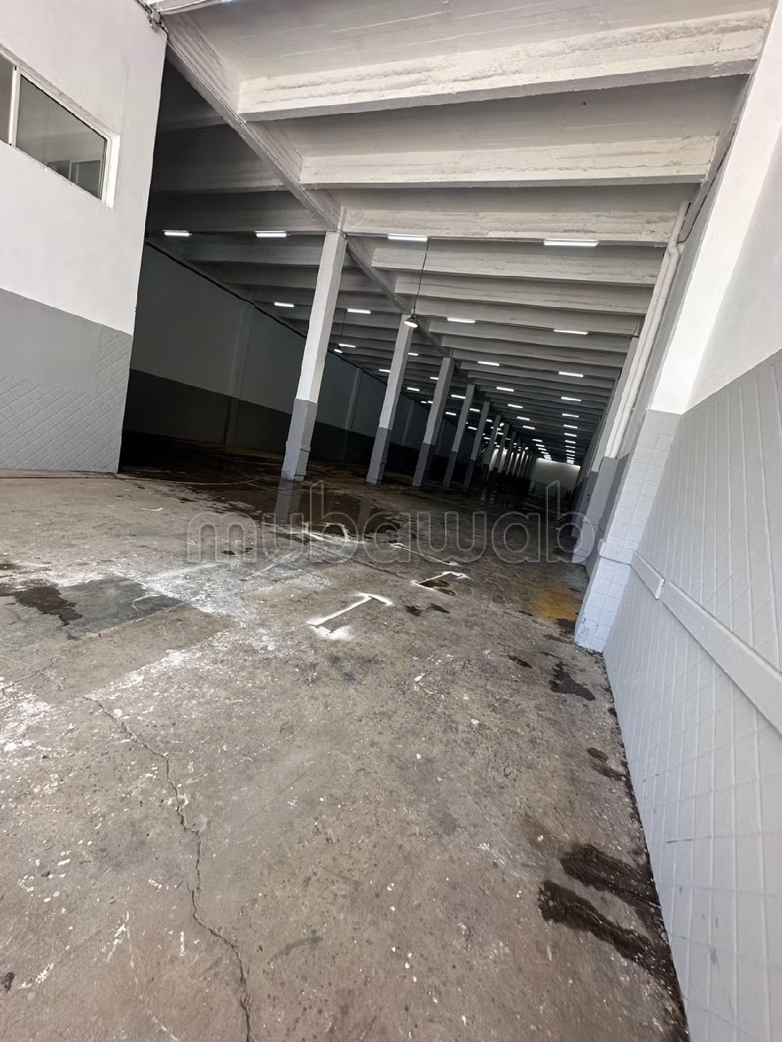 Offices & shops to rent in Aïn Sebaâ. Area of 2500 m². Caretaker service