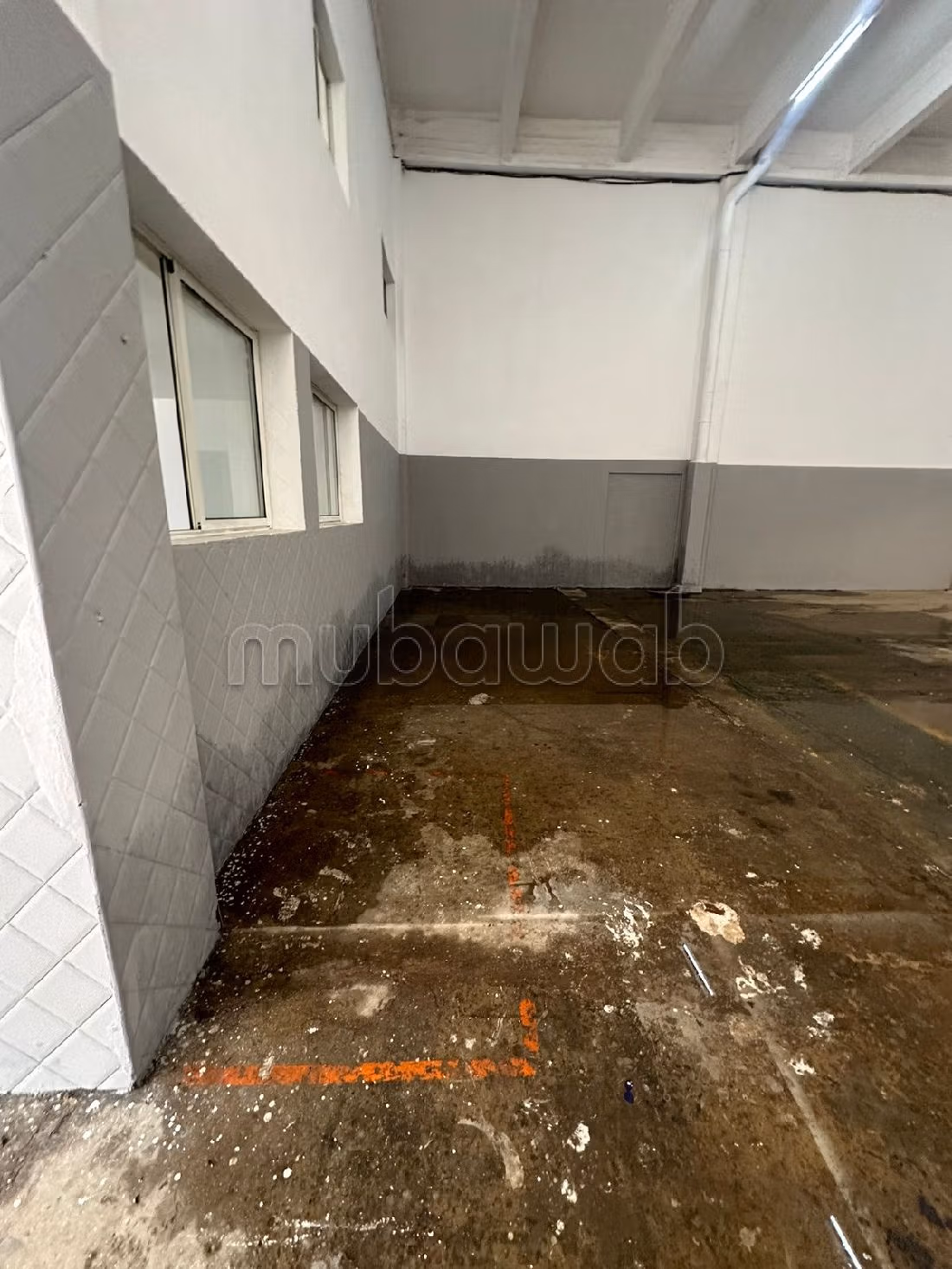 Offices & shops to rent in Aïn Sebaâ. Area of 2500 m². Caretaker service