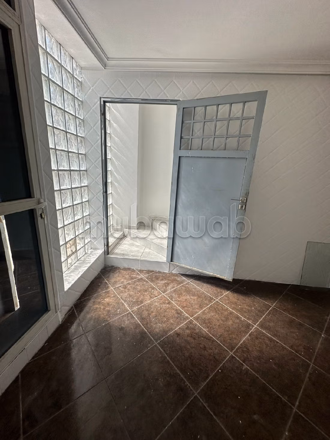 Offices & shops to rent in Aïn Sebaâ. Area of 2500 m². Caretaker service