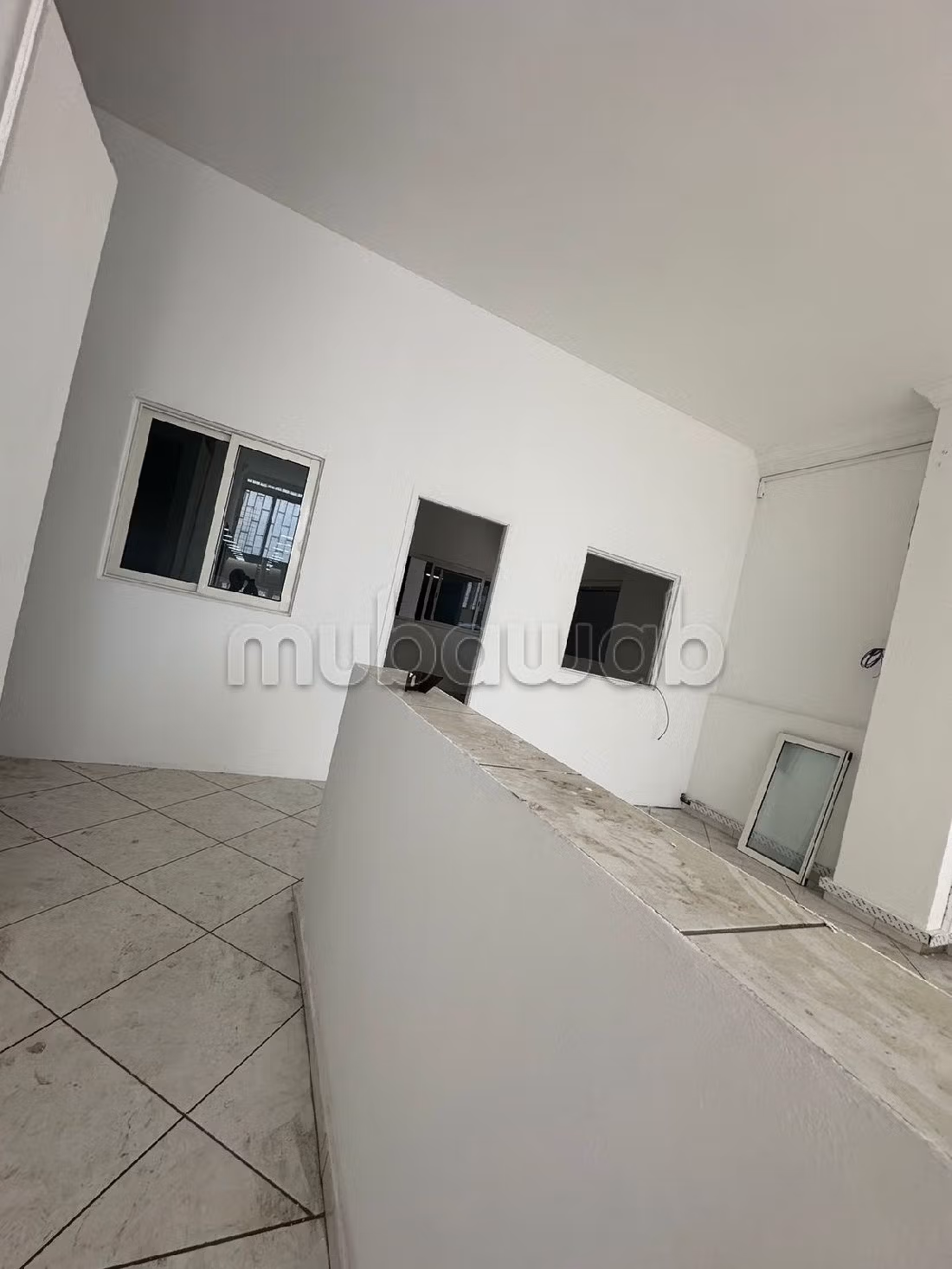 Offices & shops to rent in Aïn Sebaâ. Area of 2500 m². Caretaker service