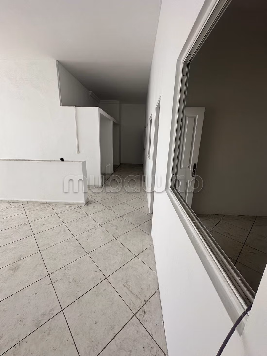 Offices & shops to rent in Aïn Sebaâ. Area of 2500 m². Caretaker service