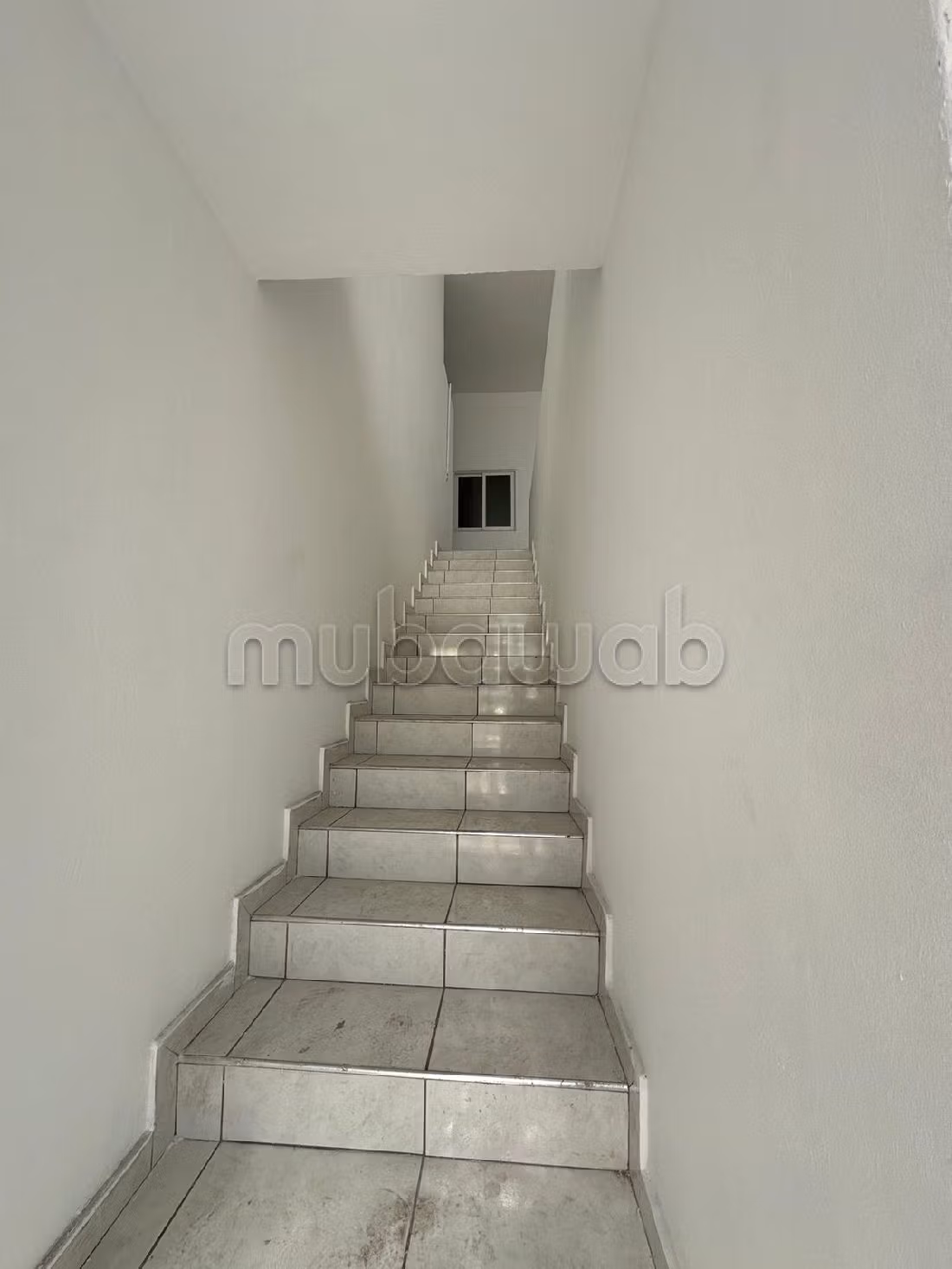 Offices & shops to rent in Aïn Sebaâ. Area of 2500 m². Caretaker service