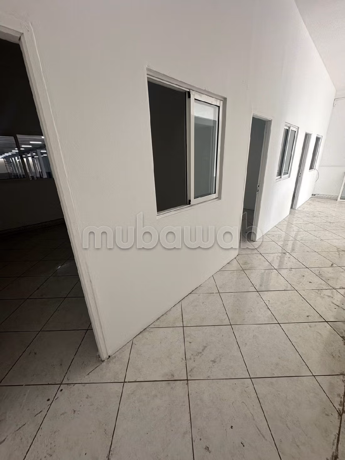 Offices & shops to rent in Aïn Sebaâ. Area of 2500 m². Caretaker service