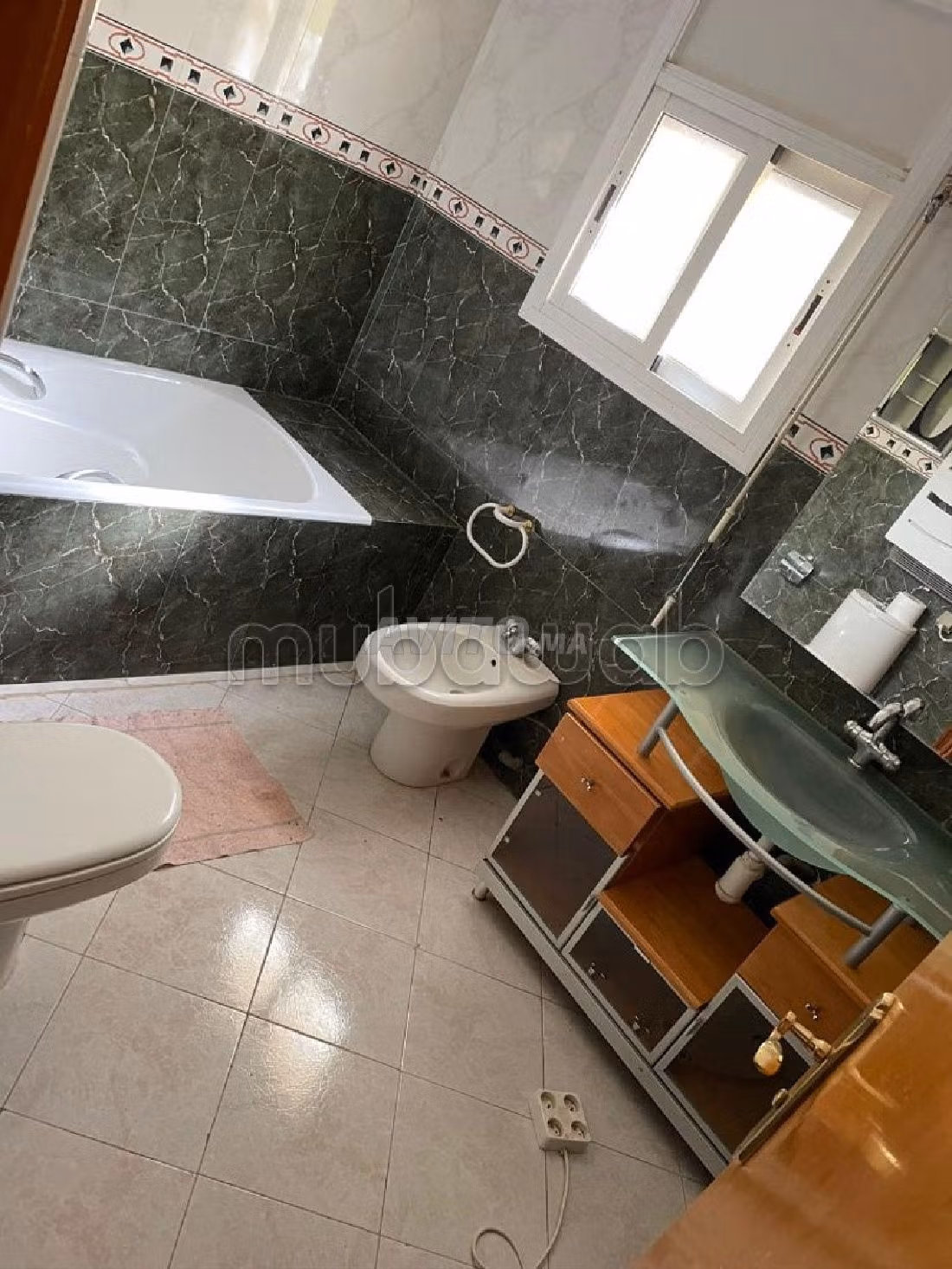 فيلا جميلة للبيع ب الأطلس. 5 غرف رائعة. صالون بالمدفأة. 