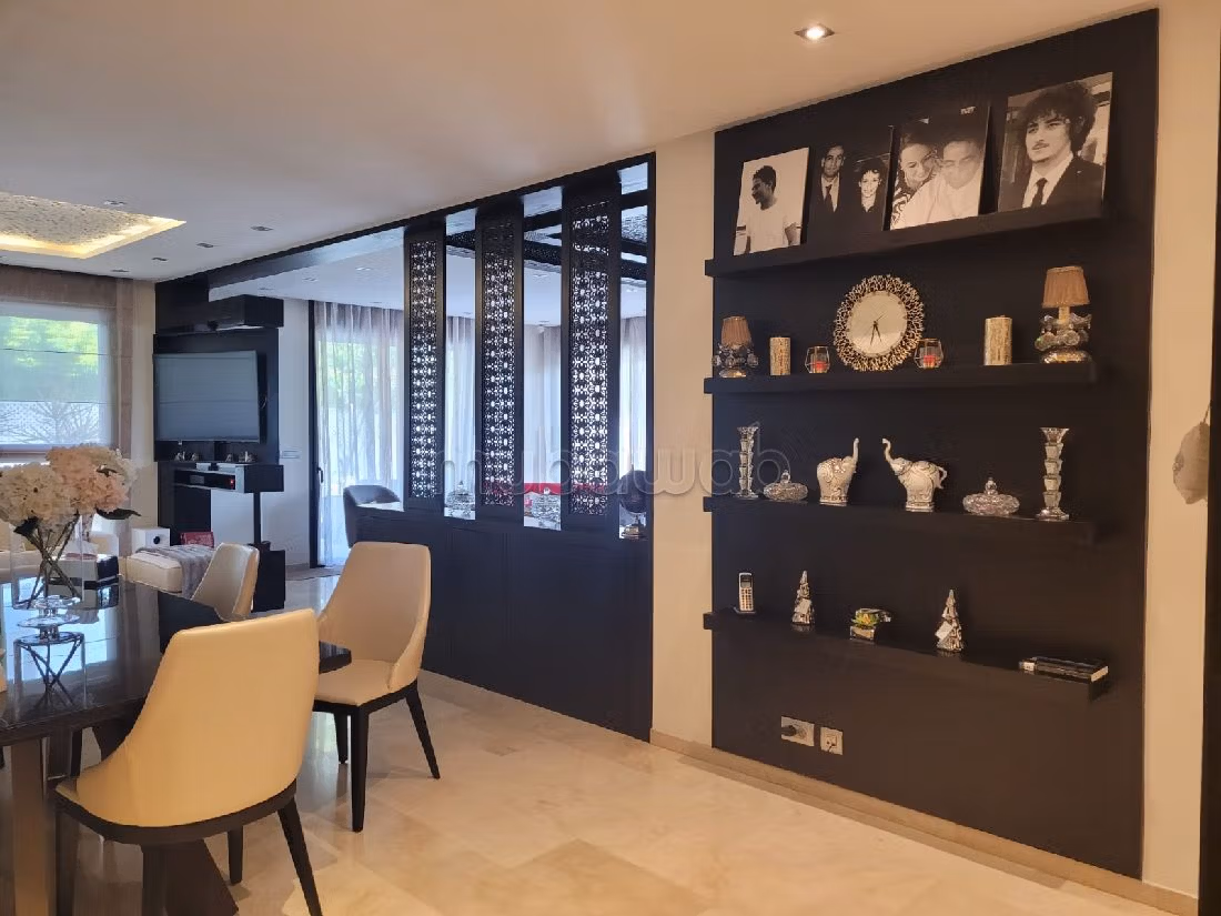 Alquila este piso en Souissi. 3 dormitorios. Bien decorado. 