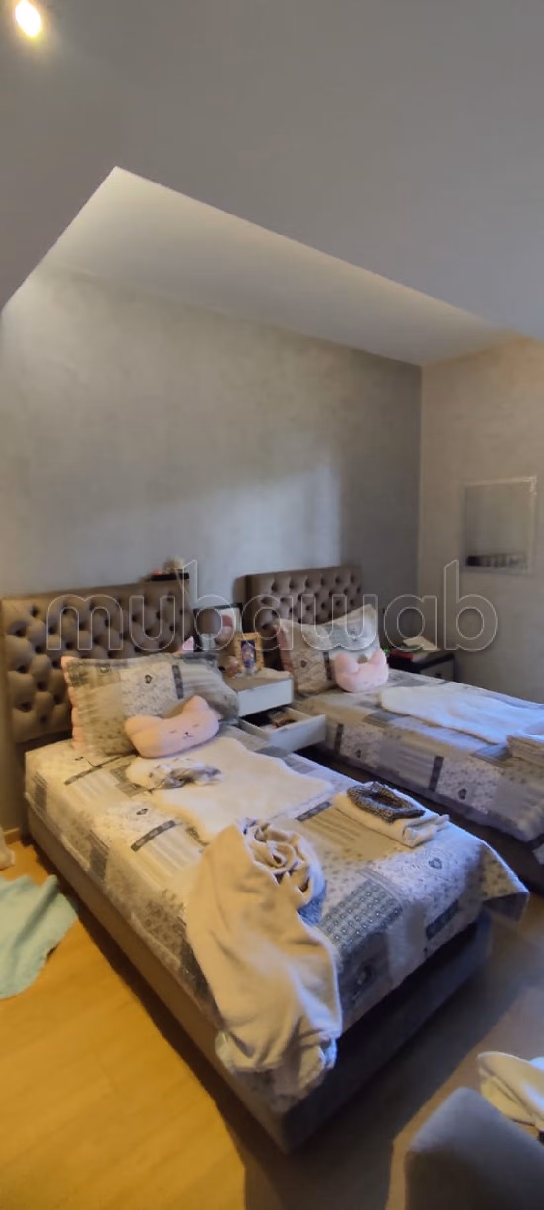 Alquila este piso en Souissi. 3 dormitorios. Bien decorado. 