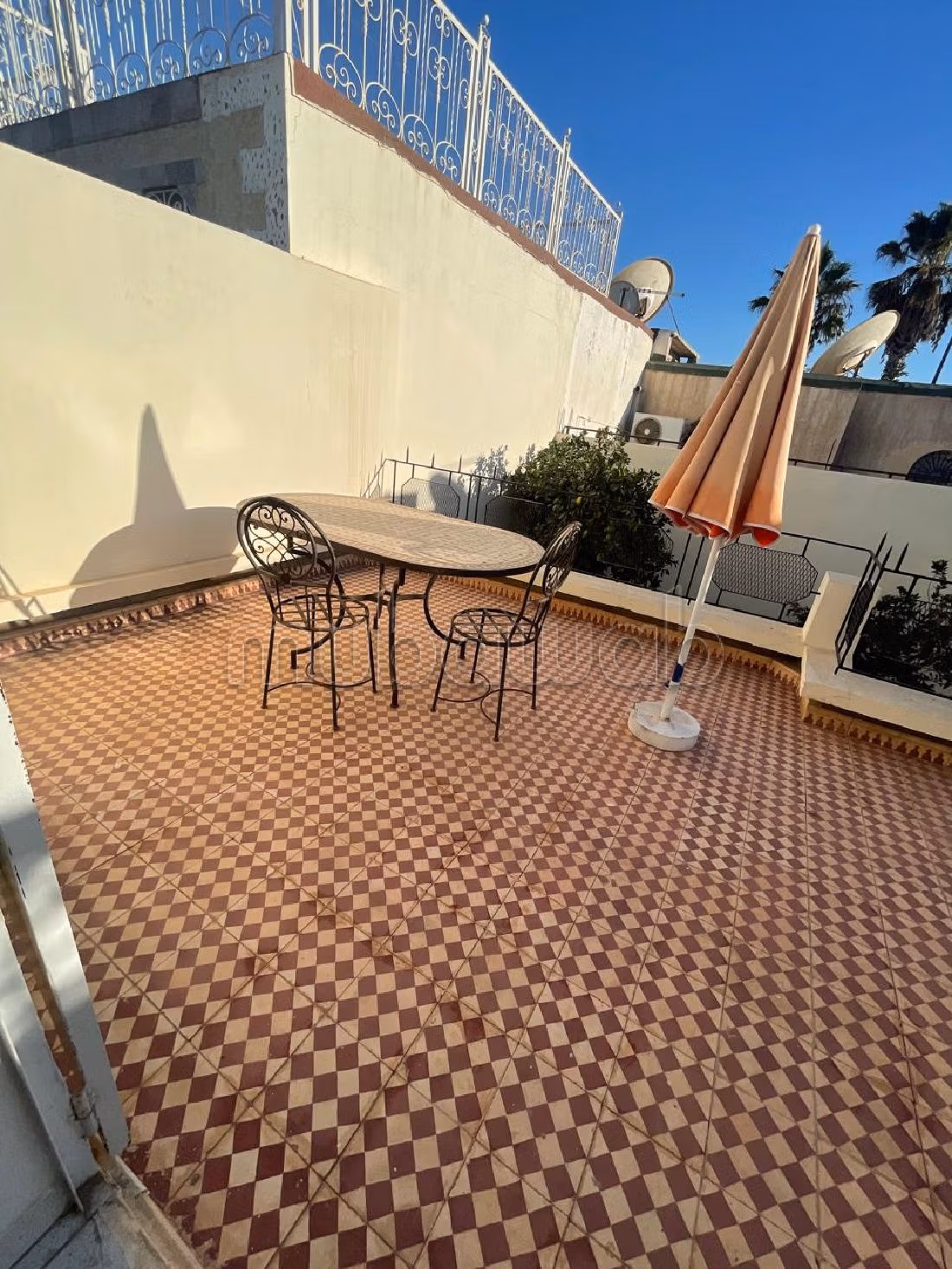 فيلا رائعة للايجار ب الشرف. 3 قطع كبيرة. شرفة وحديقة