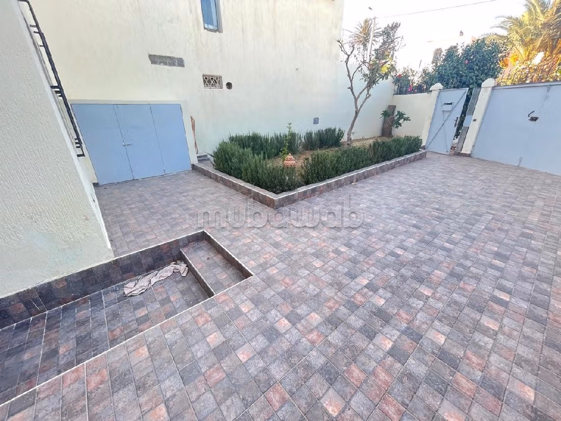 فيلا رائعة للايجار ب الشرف. 3 قطع كبيرة. شرفة وحديقة