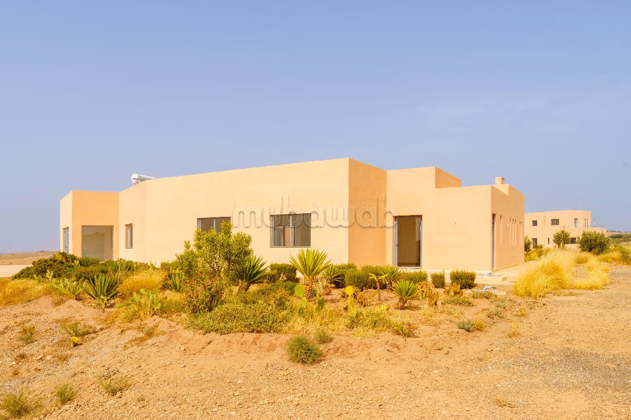 Esplendida villa en venta en Route Amizmiz. 10 habitaciones confortables. Chimenea y conserje. 