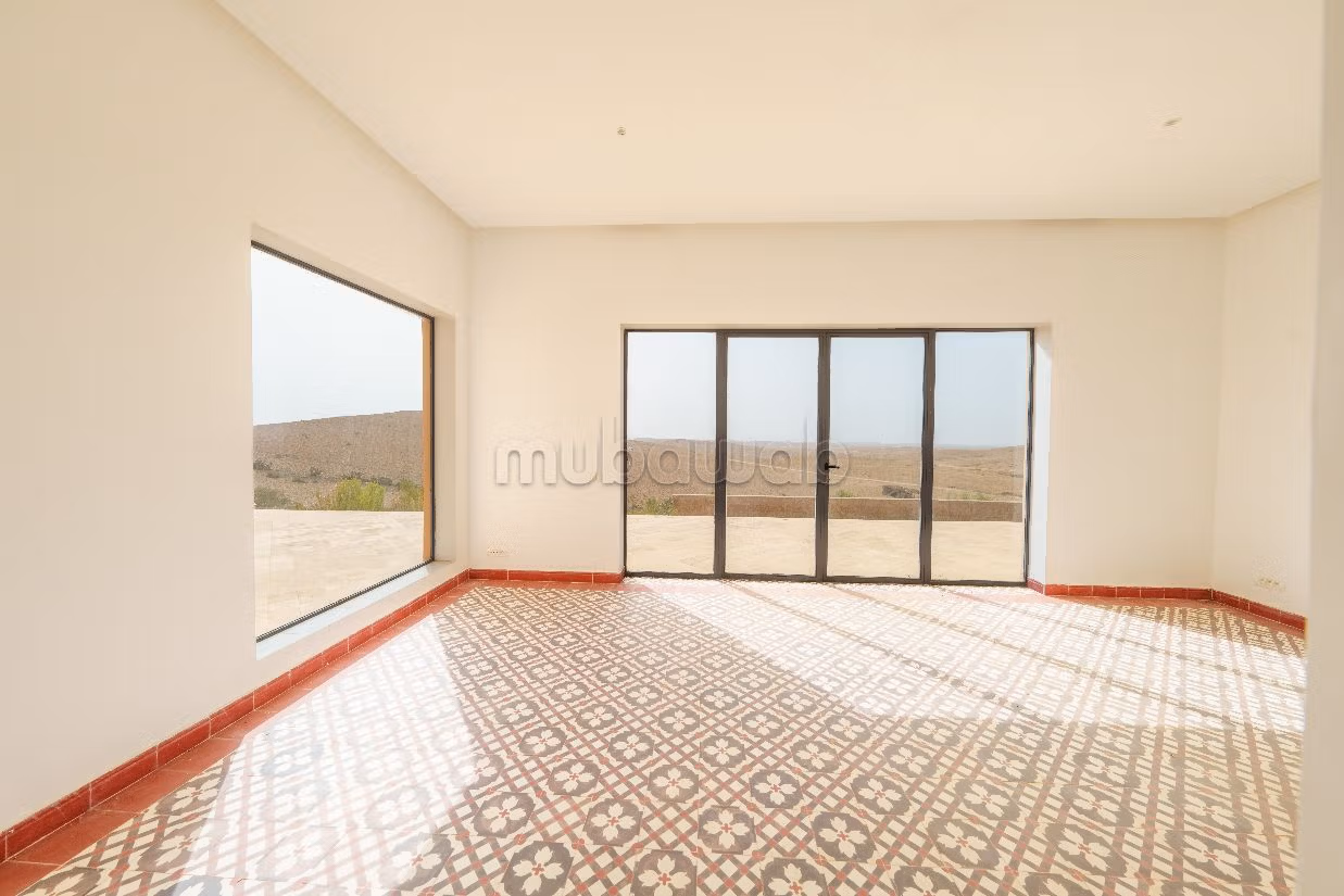 Esplendida villa en venta en Route Amizmiz. 10 habitaciones confortables. Chimenea y conserje. 