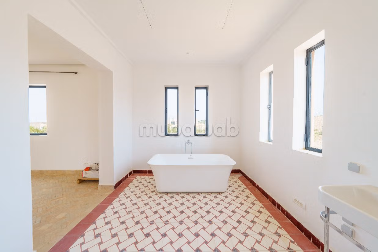 Esplendida villa en venta en Route Amizmiz. 10 habitaciones confortables. Chimenea y conserje. 