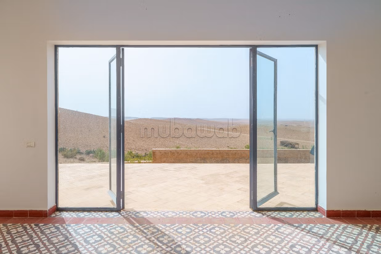 Esplendida villa en venta en Route Amizmiz. 10 habitaciones confortables. Chimenea y conserje. 