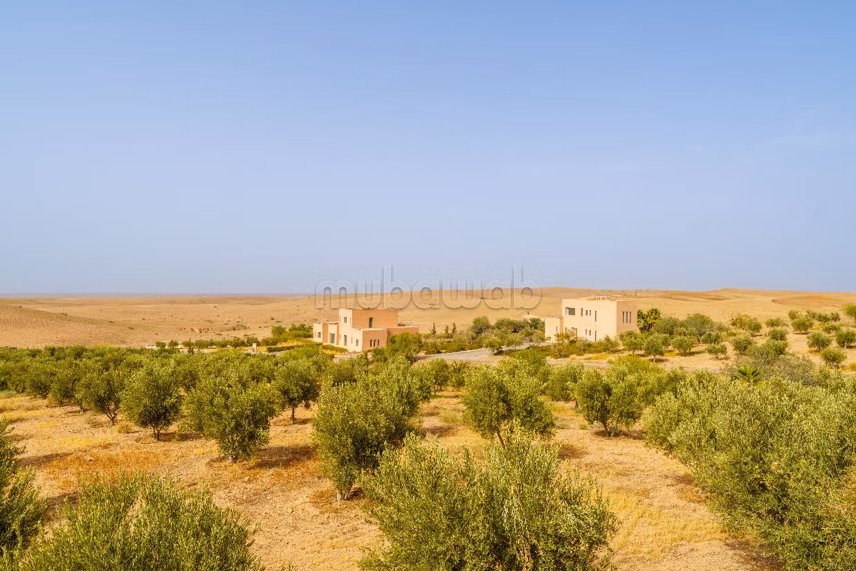 Esplendida villa en venta en Route Amizmiz. 10 habitaciones confortables. Chimenea y conserje. 