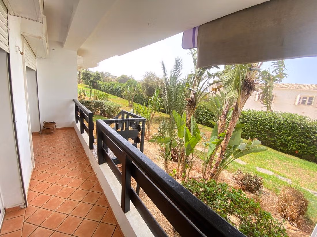 شقة جميلة للكراء بدار بوعزة. المساحة الإجمالية 75 م². مفروشة