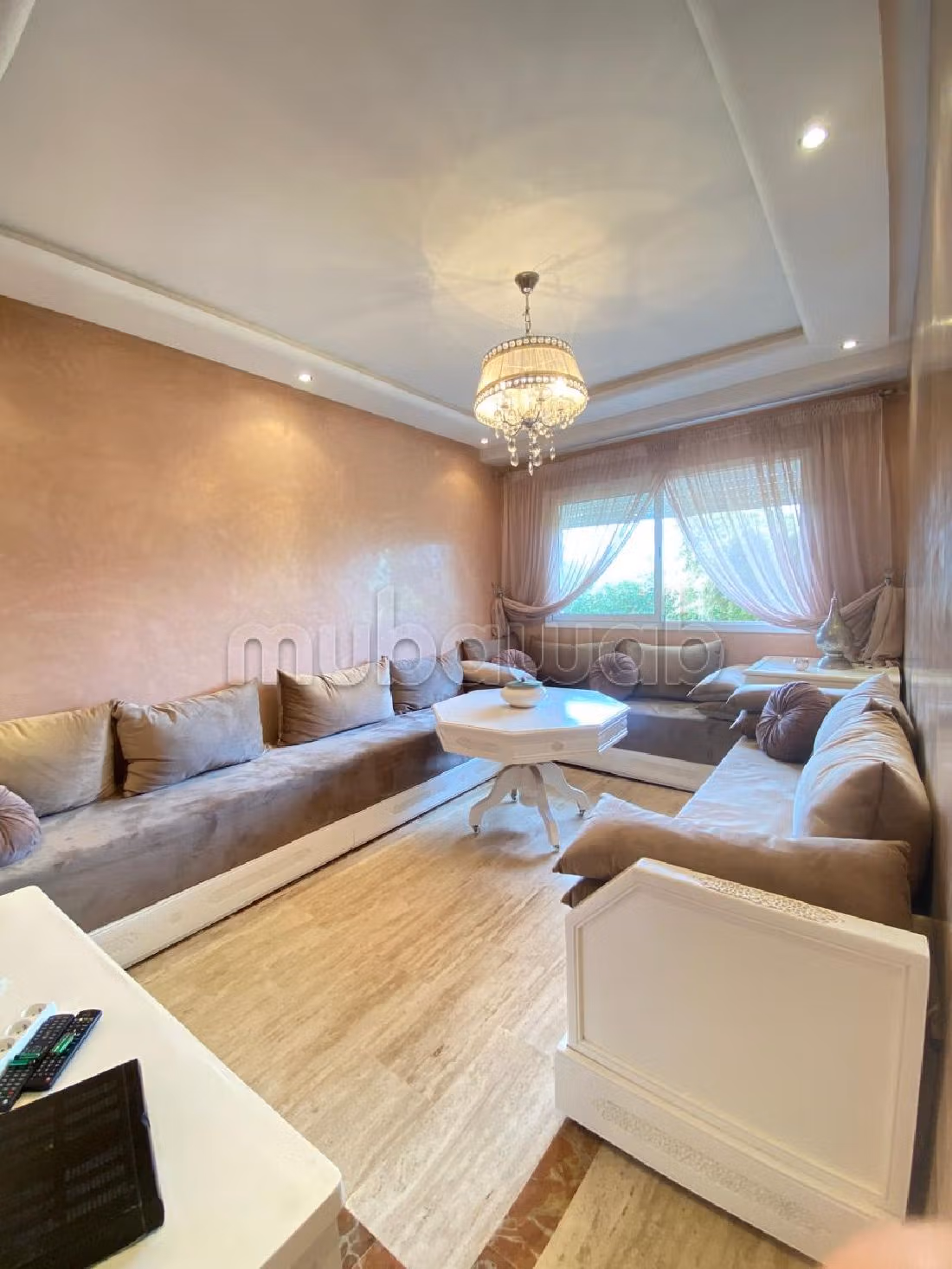 شقة جميلة للكراء بدار بوعزة. المساحة الإجمالية 75 م². مفروشة