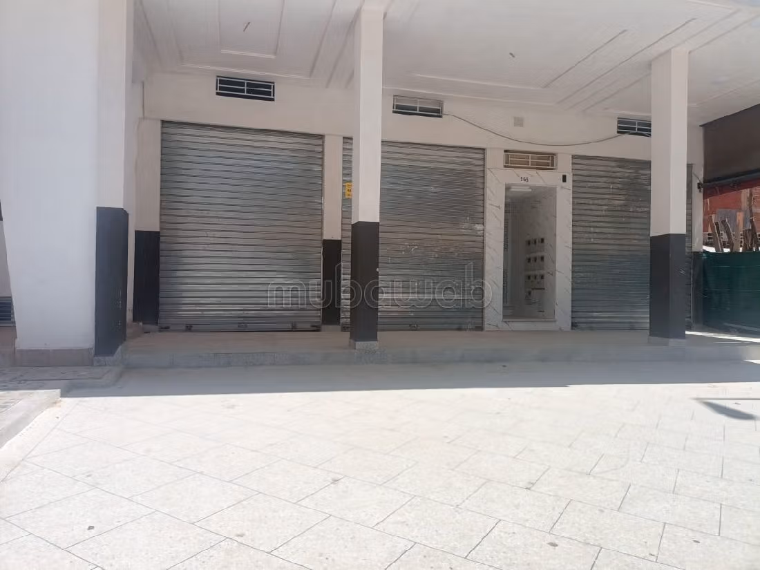 Local commercial à l'achat à Al bassatine.
Surface de 27 m²