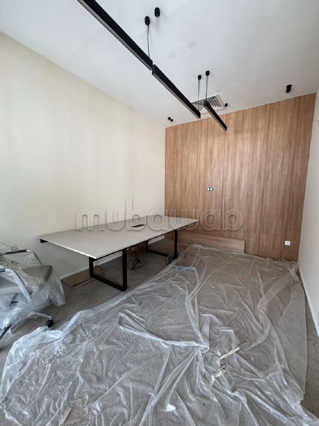 Oficinas en alquiler en Sidi Maarouf. Area 108 m². Servicio de conserjería, aire condicionado. 