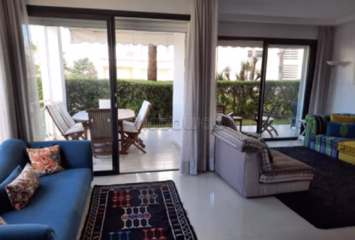 شقة جميلة للكراء بدار بوعزة. المساحة الإجمالية 155 م². مفروشة. 