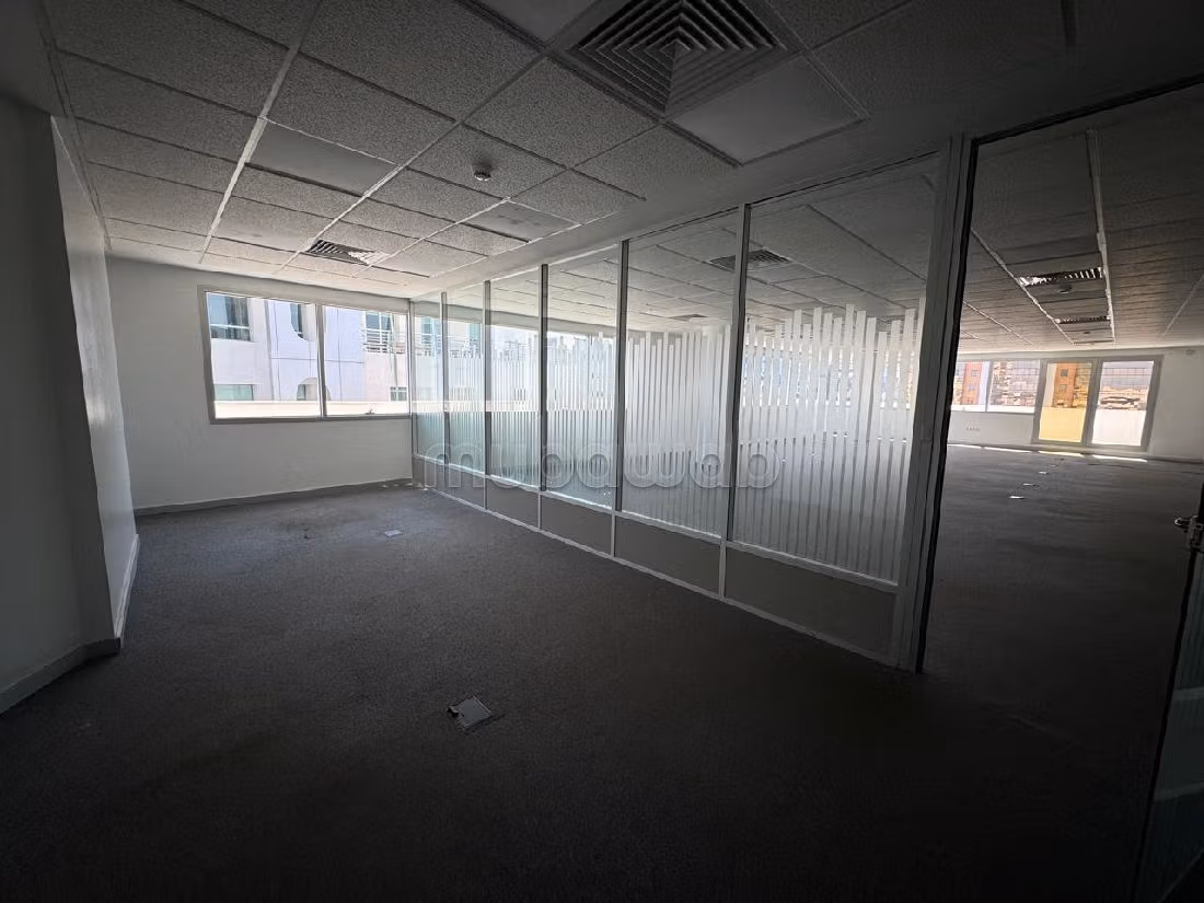 Offices for rent in Sidi Maarouf. Total area 185 m². No Lift, Large terrace. 