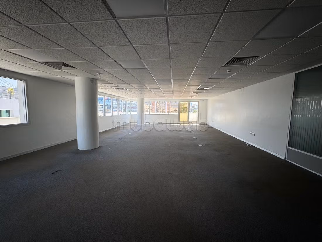 Offices for rent in Sidi Maarouf. Total area 185 m². No Lift, Large terrace. 