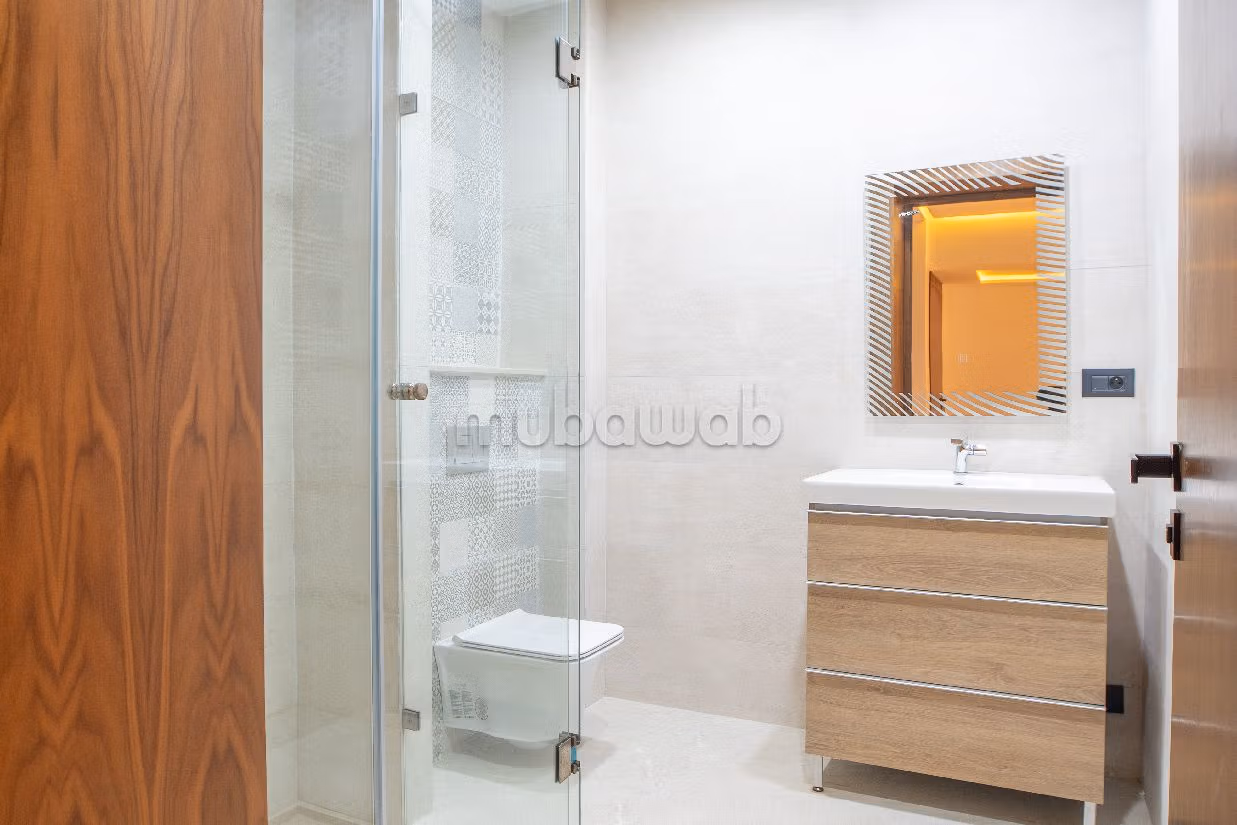 High quality house for sale in Illigh. Area of 1200 m². Terrace and lift. 