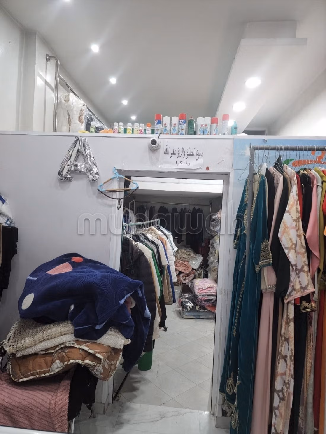 Local commercial à vendre à Manar. Surface de 48 m². Résidence avec concierge. 