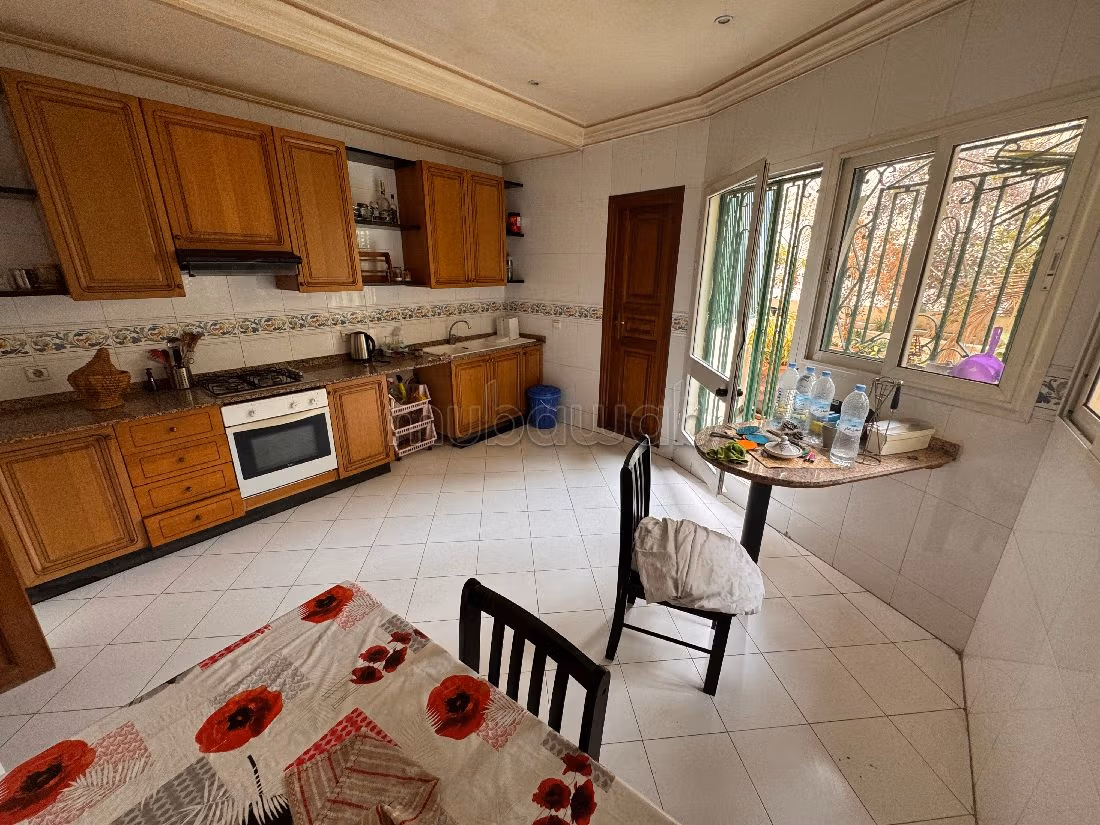 Splendido appartamento da acquistare a Maârif. Superficie di 178 m². Ascensore e posto auto