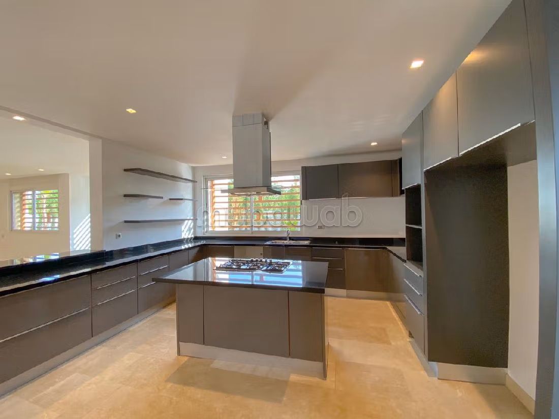 Eccezionale casa di lusso in affitto a Ville Verte. 4 camere da letto. Camino e piscina. 