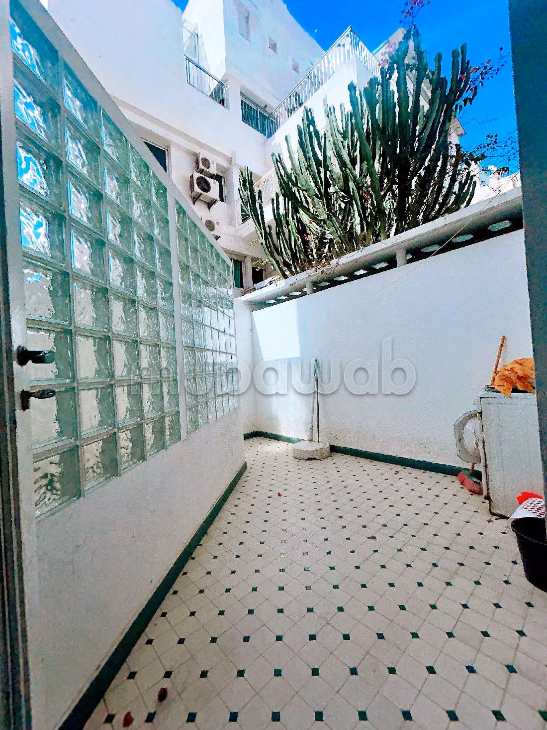 Bonito piso en alquiler en Racine. Area 78 m². Completamente amueblado. 
