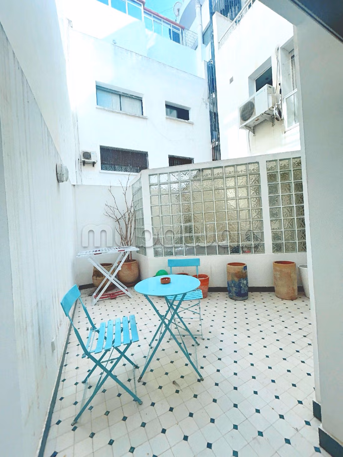 Bonito piso en alquiler en Racine. Area 78 m². Completamente amueblado. 