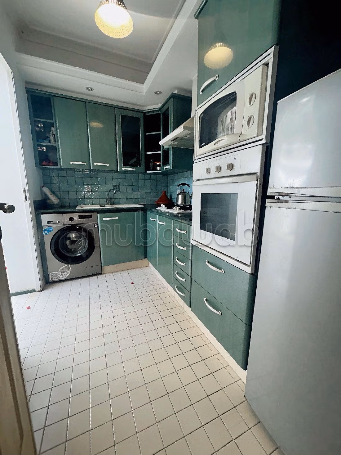 Bonito piso en alquiler en Racine. Area 78 m². Completamente amueblado. 