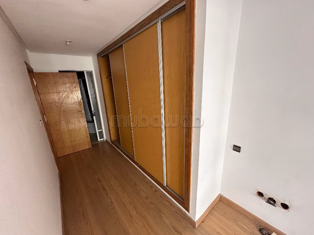 Bellissimo appartamento in affitto a Racine. 2 camere da letto. Con ascensore. 